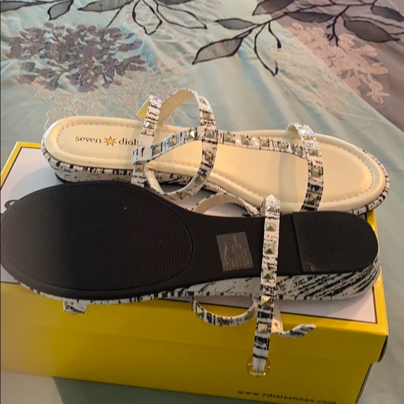 Strappy sandals - Picture 3 of 3